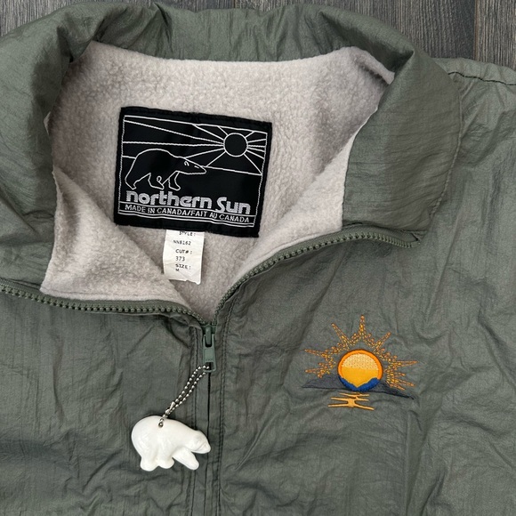 EUC Vintage Northern Sun Canada 90’s Women’s Polar Bear Windbreaker Green Size M - Picture 5 of 14